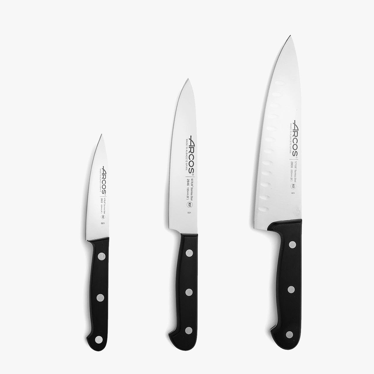 Arcos ▫️ Conjunto de 3 facas de cozinha básicas. Conjunto de facas com lâmina de aço inoxidável e cabo de polieximetileno lavável na máquina de lavar loiça. Série universal. Cor preta.
